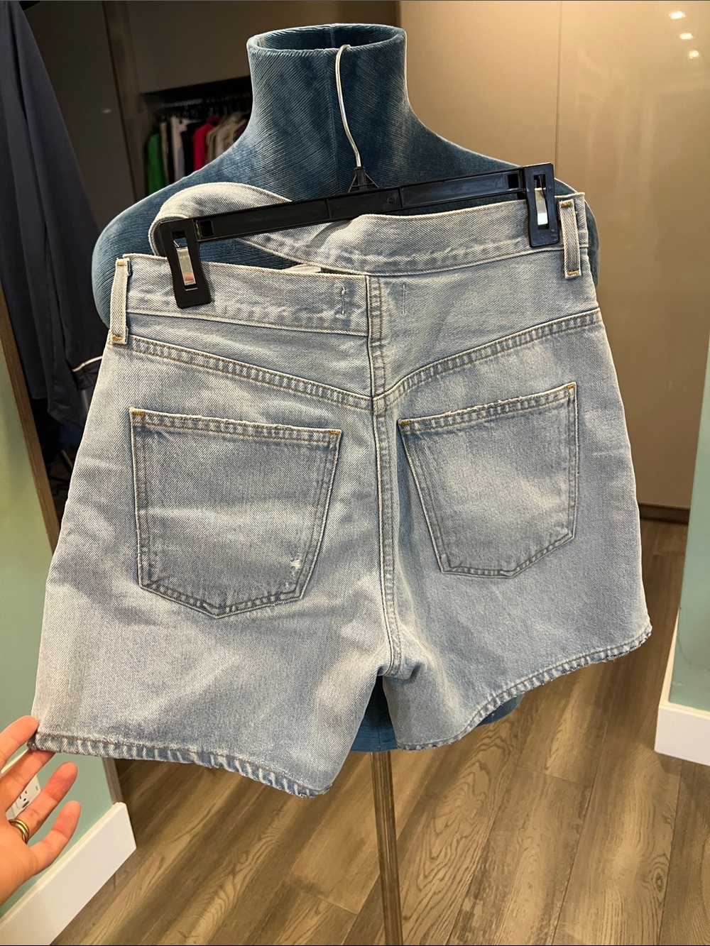 AGOLDE Light Wash High-Rise Denim Shorts - Picture 4 of 5